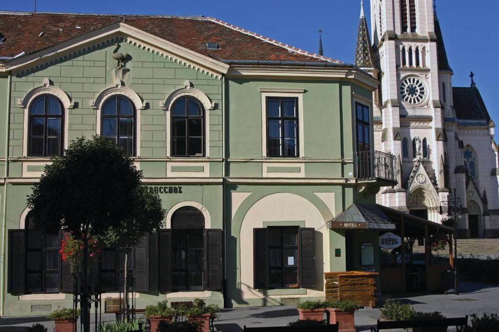 Arany Strucc Hotel Кёсег Экстерьер фото